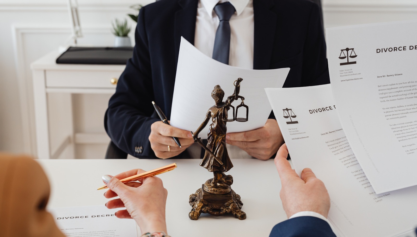What Every Client Should Know Before Hiring a Divorce Lawyer