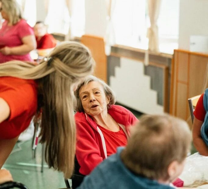 Key Advantages of Choosing Assisted Living Services for Seniors