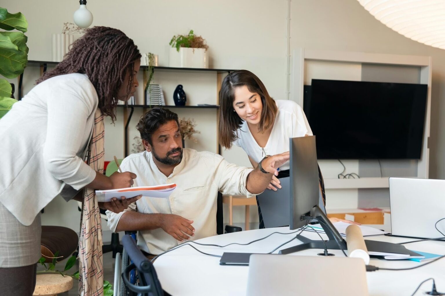 4 Growing Leadership Skills in a Fast-Changing Workplace - Infostalls