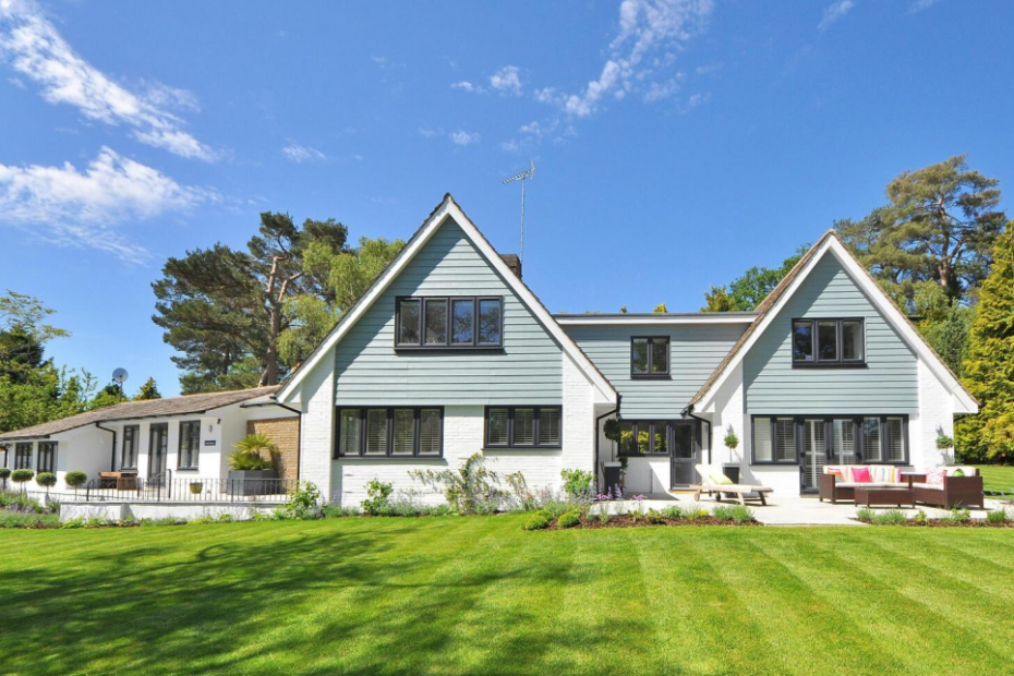 Mastering Professional Cleanliness for Your Home Lawn